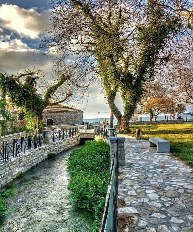 Nafpaktos Beach Luxury Suites Exterior photo